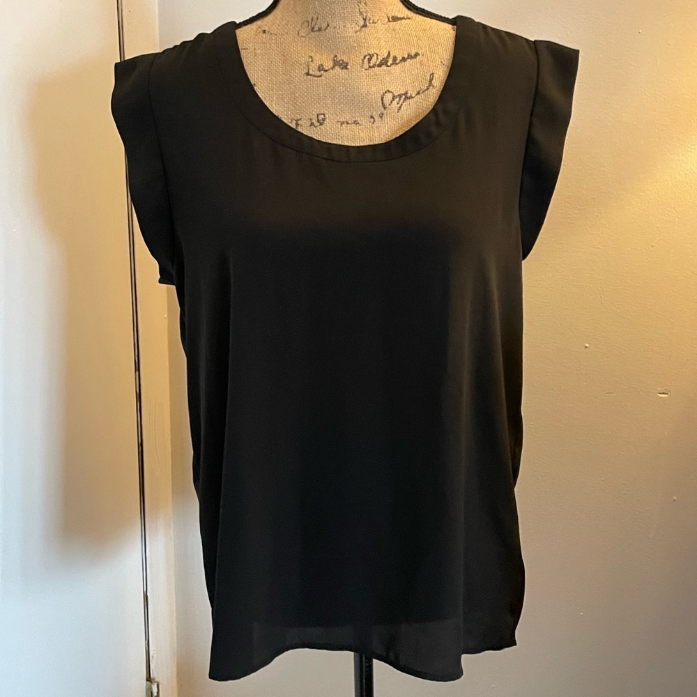 Pleione Black Sleeveless Round-Neck Camisole